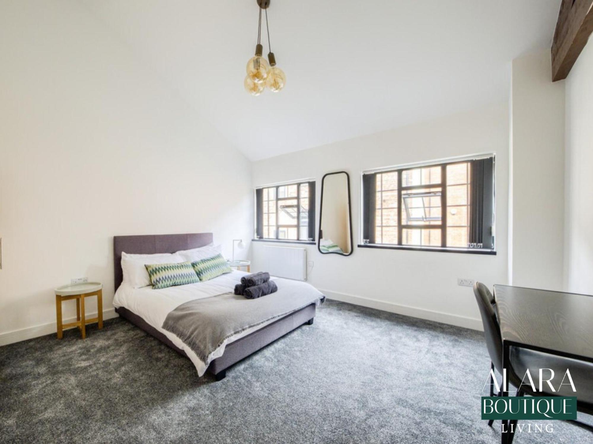 Luxury 3 Floor Townhouse Birmingham - Alara Boutique Living Apartment Exterior photo