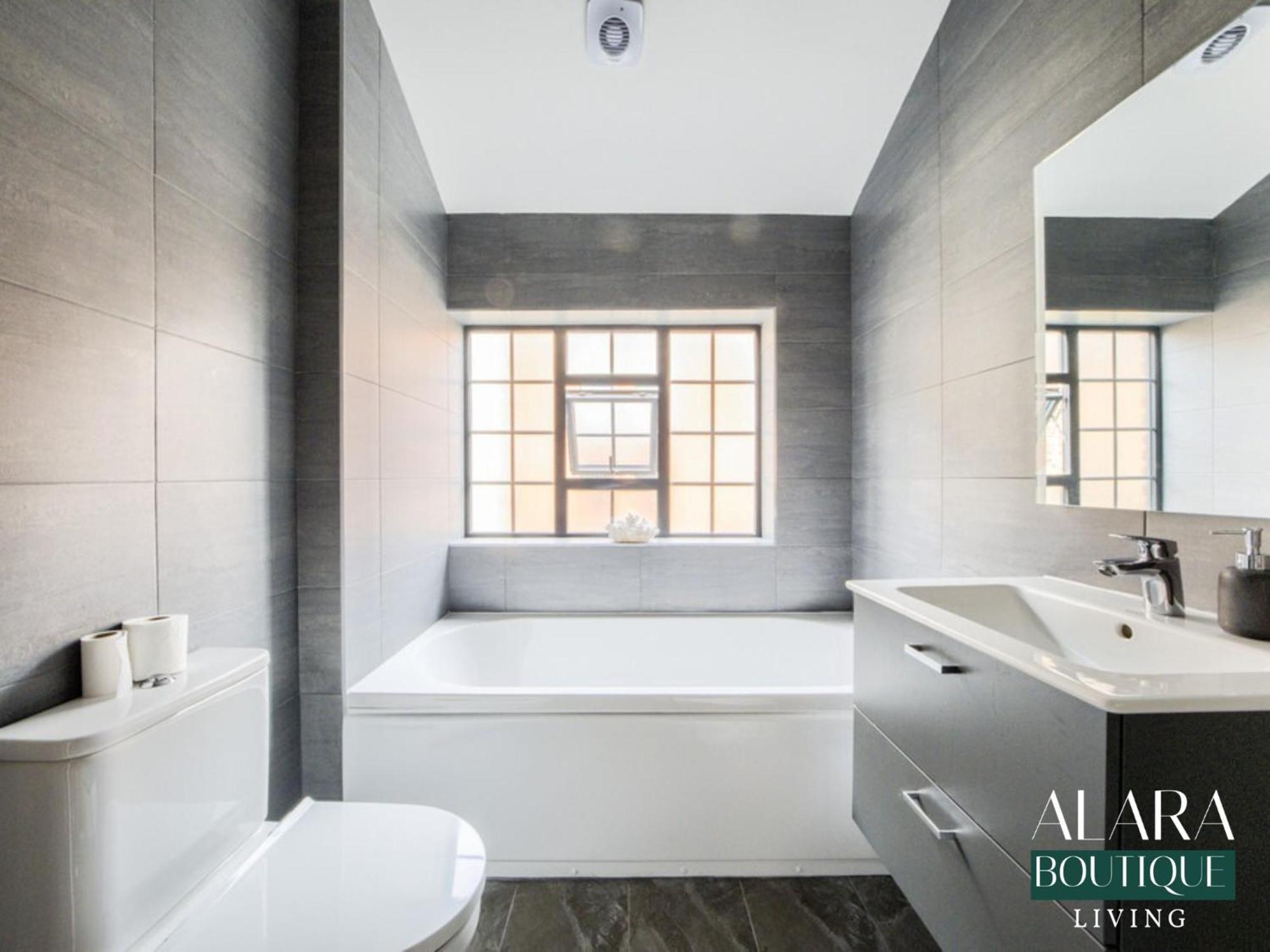 Luxury 3 Floor Townhouse Birmingham - Alara Boutique Living Apartment Exterior photo