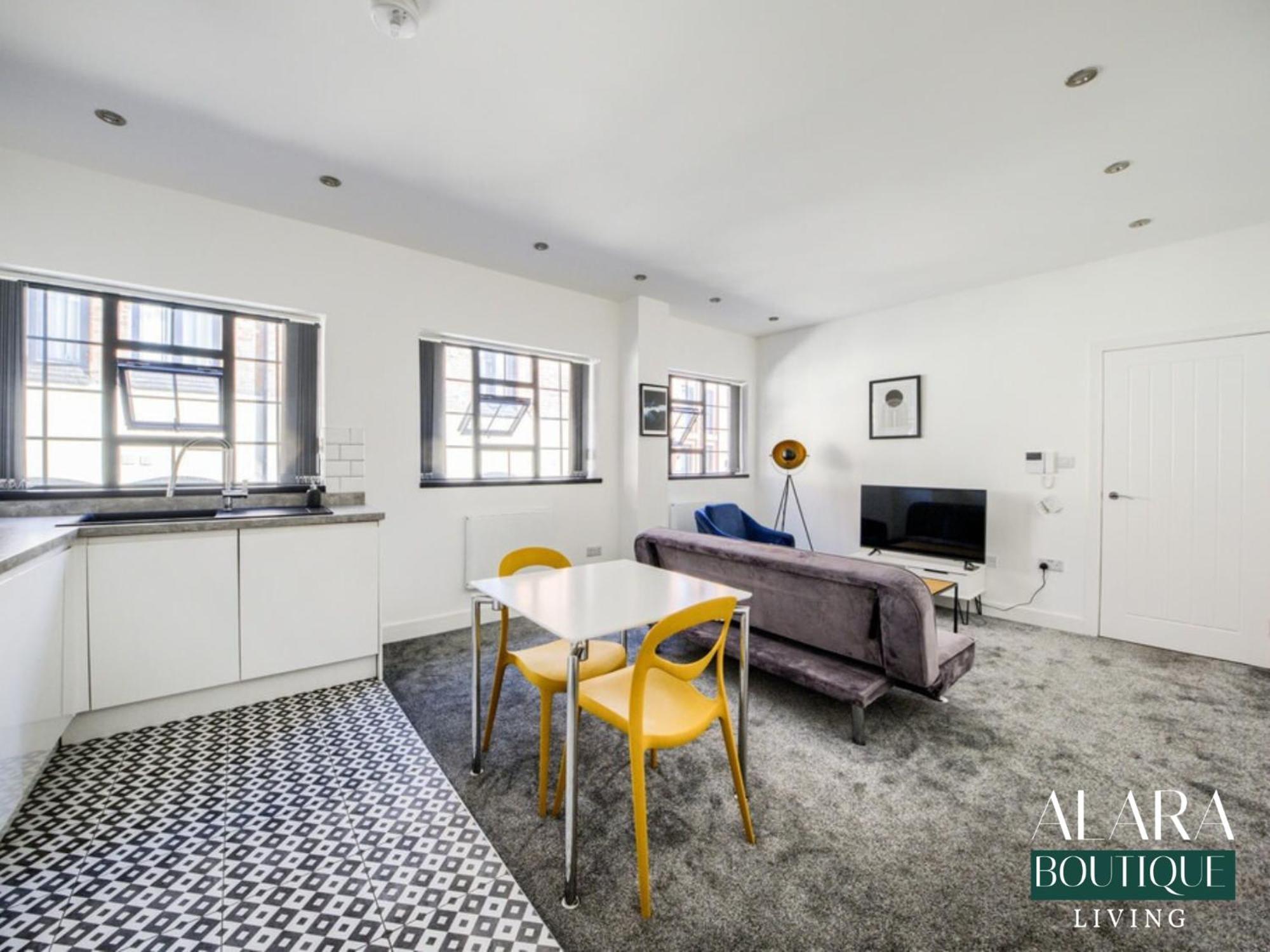 Luxury 3 Floor Townhouse Birmingham - Alara Boutique Living Apartment Exterior photo