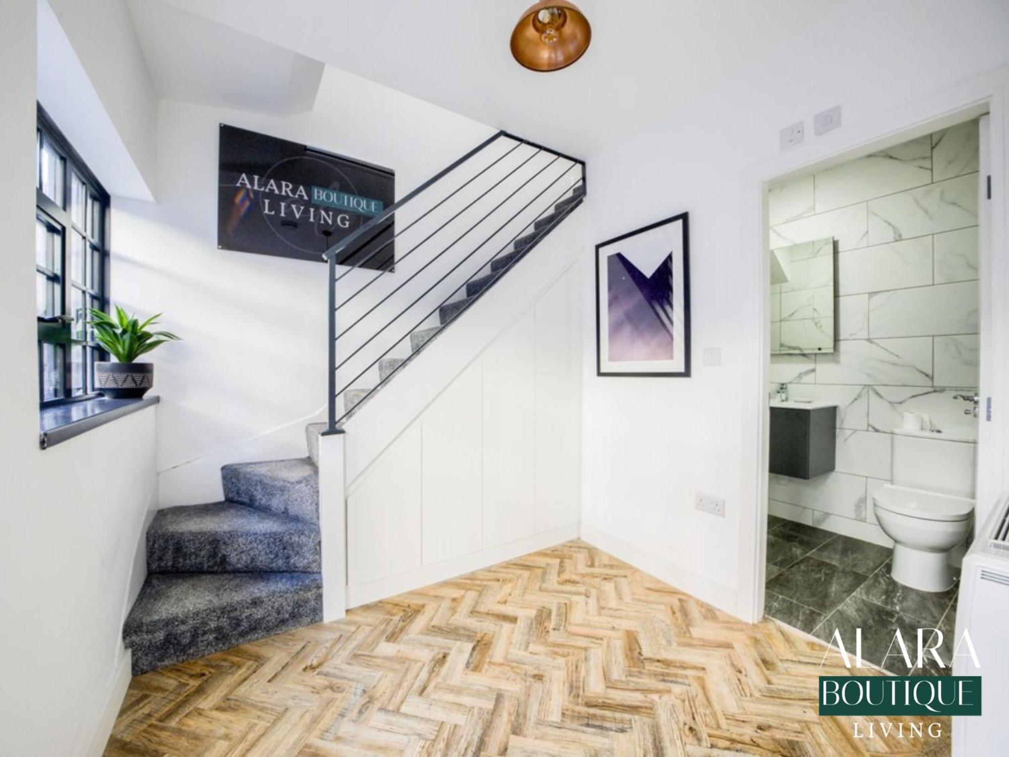 Luxury 3 Floor Townhouse Birmingham - Alara Boutique Living Apartment Exterior photo